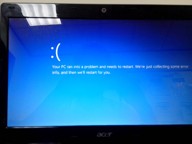 Laptop xuất hiện màn hình xanh và tự khởi động lại